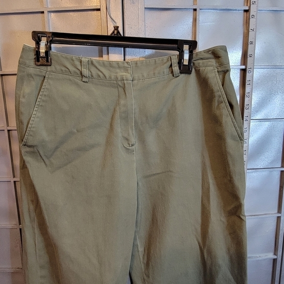 Larry Levine size 10 Green capris - Picture 9 of 11